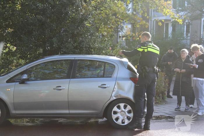 Twee voertuigen raken elkaar bij splitsing