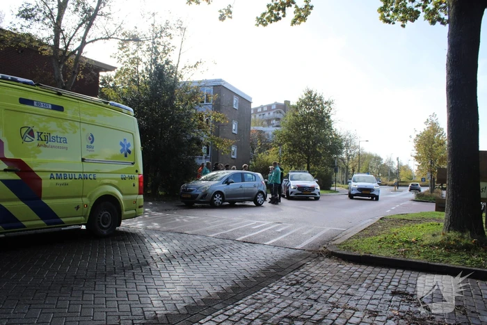 Twee voertuigen raken elkaar bij splitsing