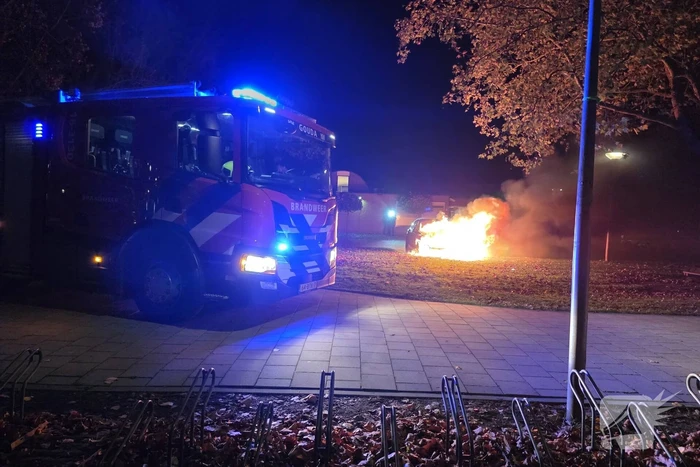 Auto brand volledig uitgebrand