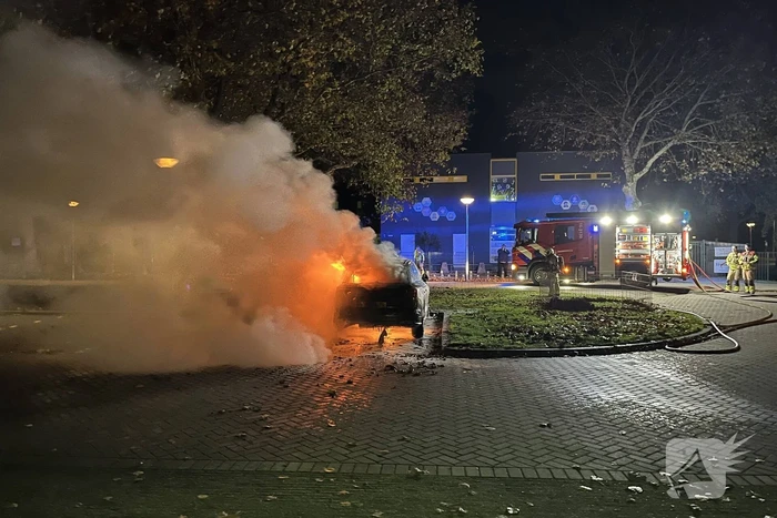 Auto brand volledig uitgebrand