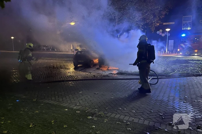 Auto brand volledig uitgebrand