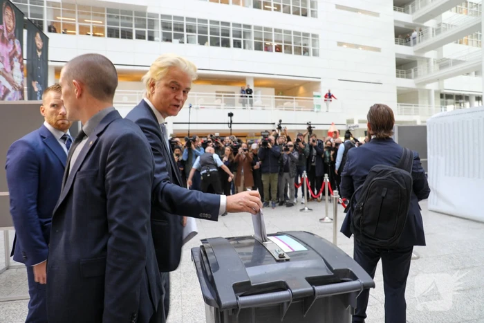 Grote belangstelling voor Wilders bij stembus
