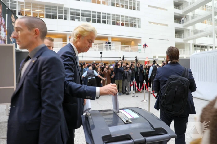 Grote belangstelling voor Wilders bij stembus