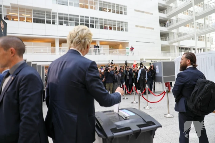 Grote belangstelling voor Wilders bij stembus
