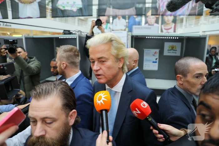 Grote belangstelling voor Wilders bij stembus