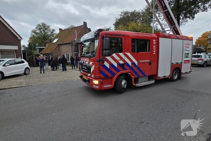 Brand in bijgebouw leidt tot grote rookontwikkeling