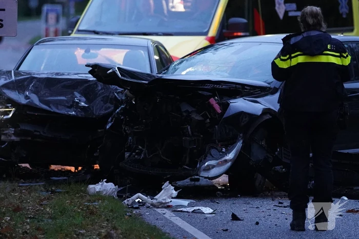 Twee gewonden bij auto-ongeval