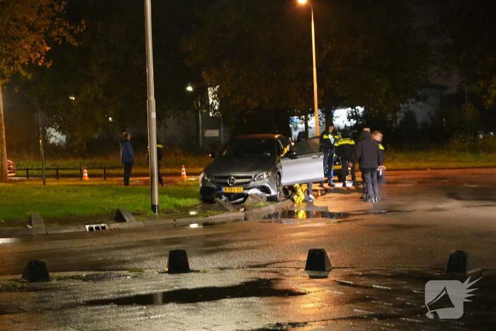 Automobilist verliest macht over het stuur en belandt op varkensrug