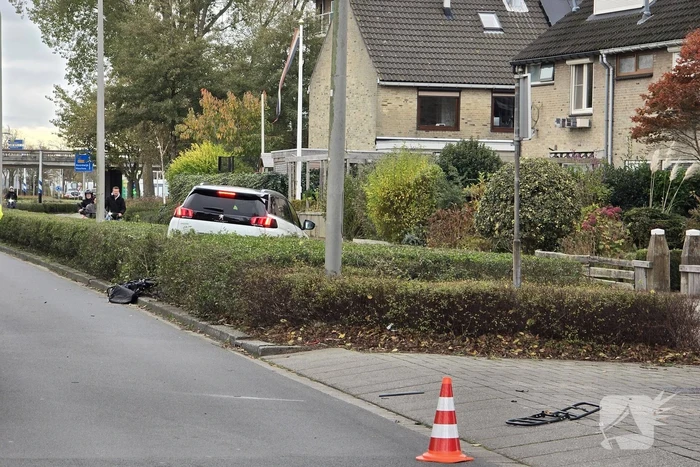 Auto belandt in bosschages