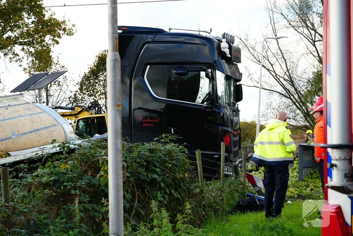 Trein botst op vrachtwagen