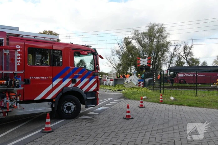 Trein botst op vrachtwagen