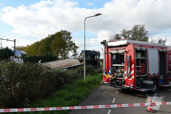Trein botst op vrachtwagen