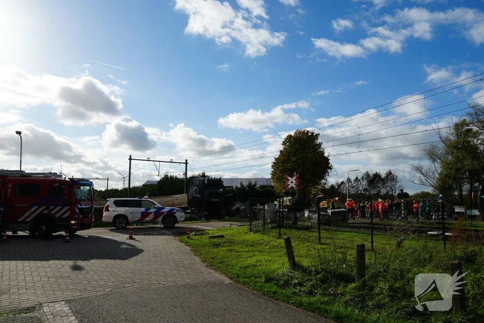 Trein botst op vrachtwagen