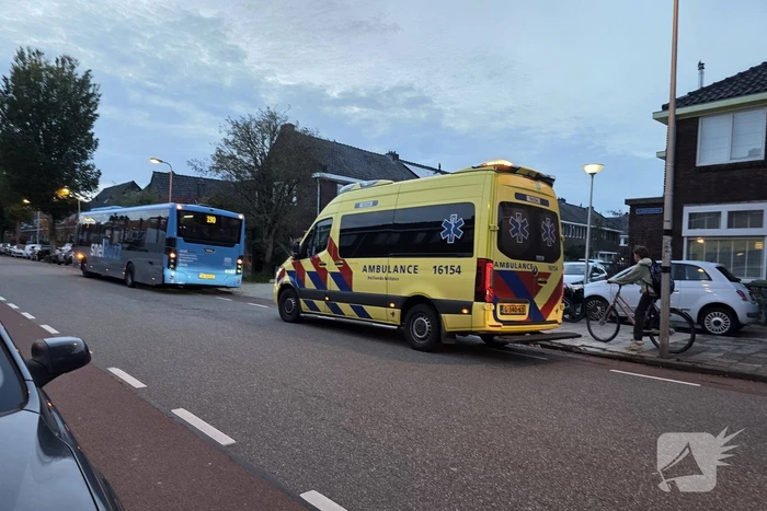 Fietser en lijnbus in botsing