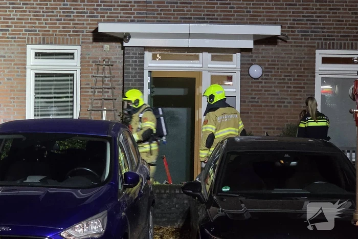 Woningbrand door vergeten pannetje, bewoner nagekeken door het ambulancepersoneel