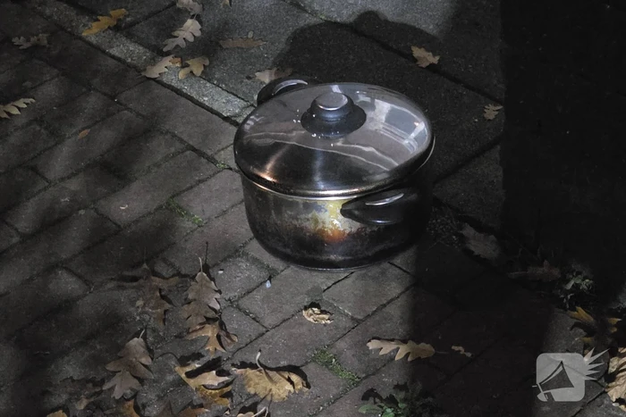 Woningbrand door vergeten pannetje, bewoner nagekeken door het ambulancepersoneel