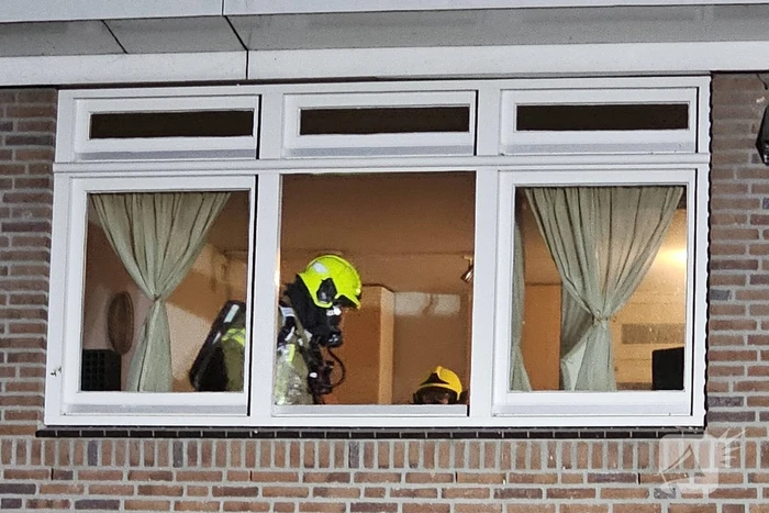 Woningbrand door vergeten pannetje, bewoner nagekeken door het ambulancepersoneel