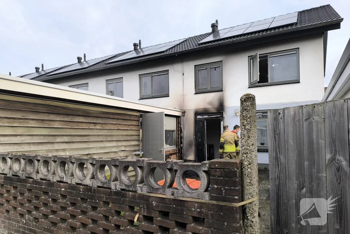 Brand in schuur snel onder controle