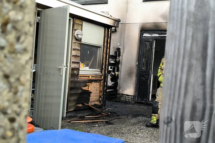 Brand in schuur snel onder controle