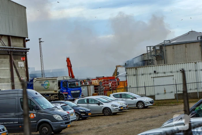 Brand in opslagloods van afvalverwerker