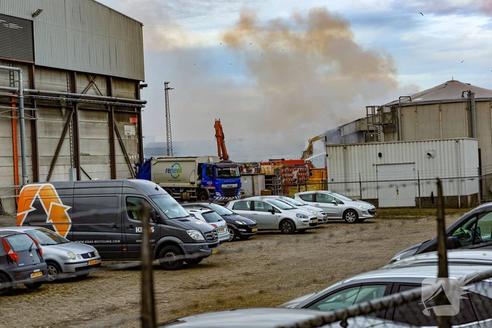 Brand in opslagloods van afvalverwerker