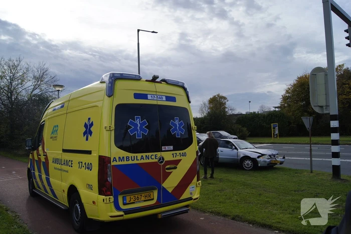 Postbezorger in aanrijding met personenwagen in Ridderkerk