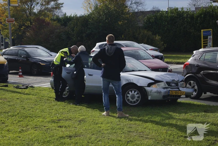 Postbezorger in aanrijding met personenwagen in Ridderkerk