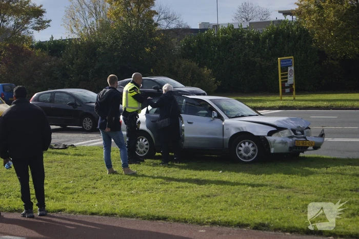 Postbezorger in aanrijding met personenwagen in Ridderkerk