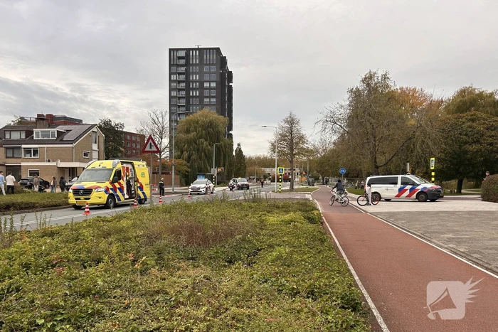 Motorrijder en fietser met elkaar in botsing