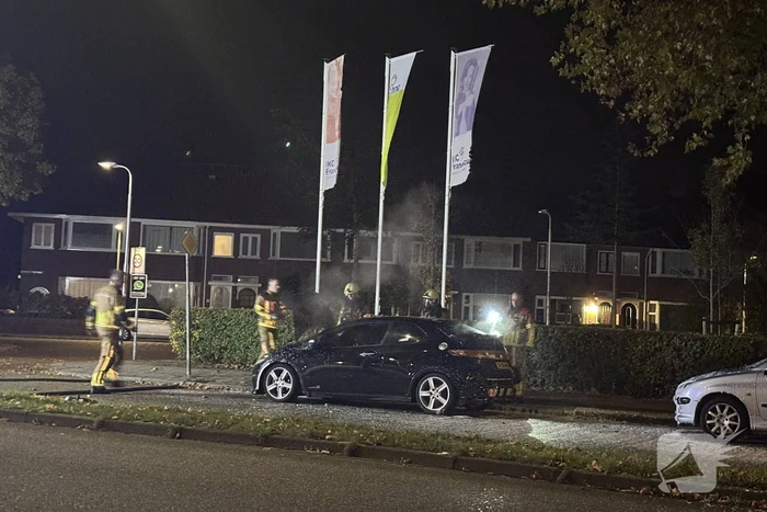 Rookontwikkeling uit geparkeerde auto