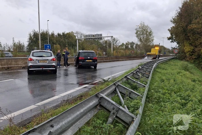 Auto verliest controle in bocht