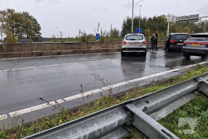 Auto verliest controle in bocht