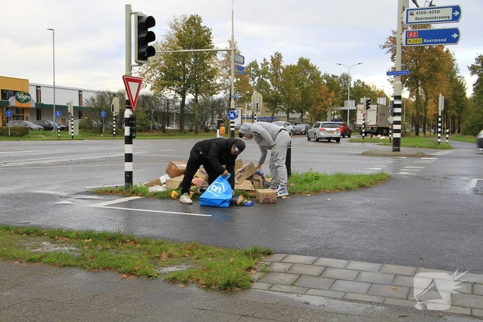 Vrachtwagen verliest diiepvrieshandel tijdens het rijden