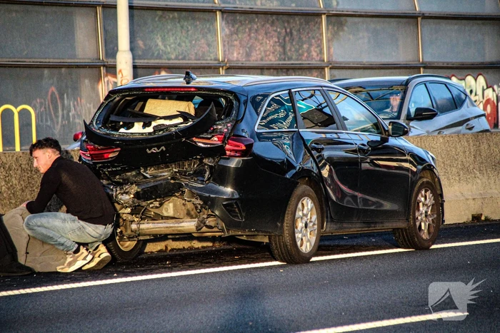 Twee auto's total loss na aanrijding