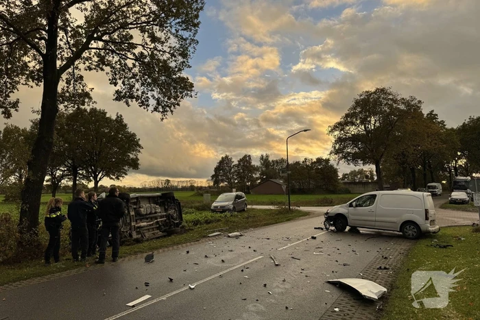 Botsing tussen twee bestelwagens