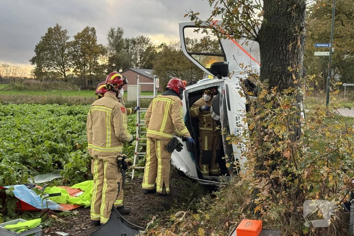 Botsing tussen twee bestelwagens