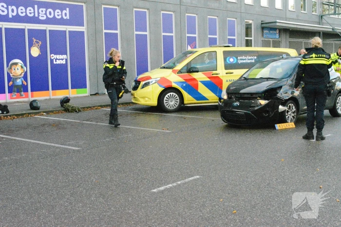 Motorrijder gewond na inhaalactie