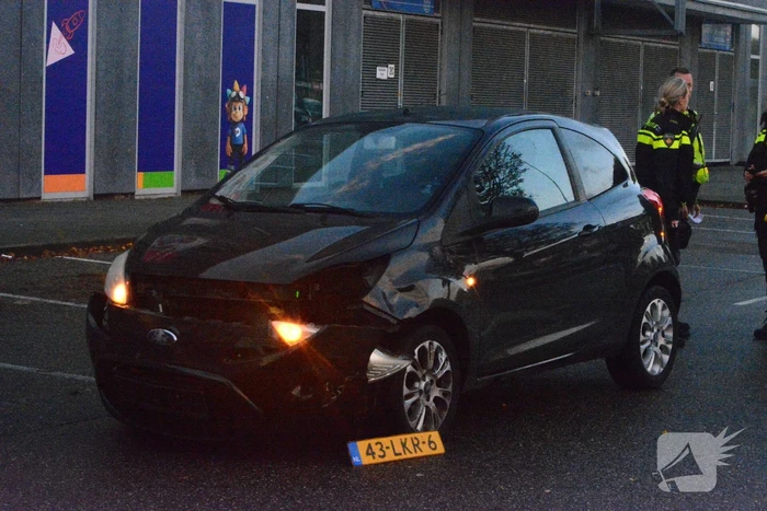 Motorrijder gewond na inhaalactie