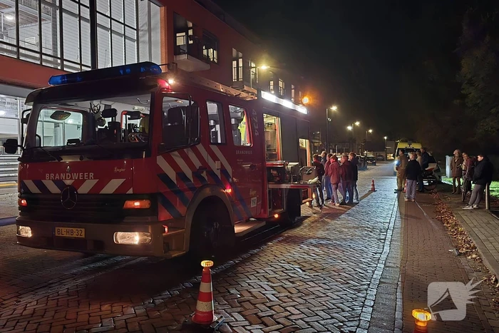 Deur ingetrapt na keukenbrand