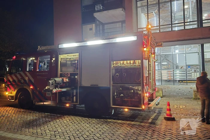 Deur ingetrapt na keukenbrand