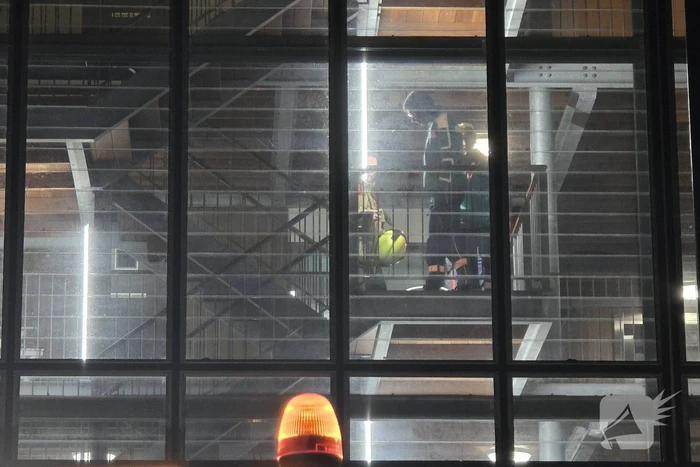 Deur ingetrapt na keukenbrand