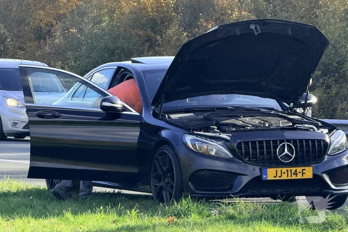 Brand in auto leidt tot afsluiting rijstrook