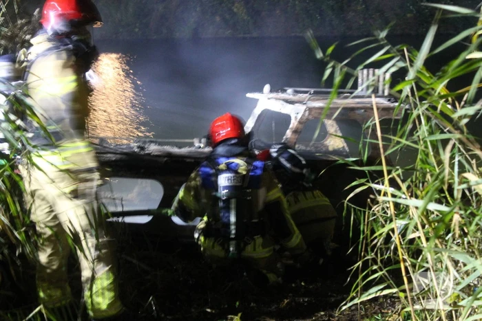 Bootje volledig verbrand tijdens brandincident