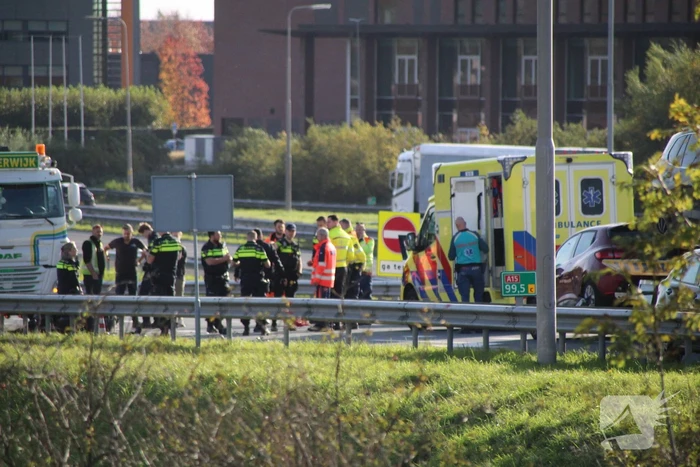 Zwaar ongeval tussen motor en voertuig leidt tot gewonde