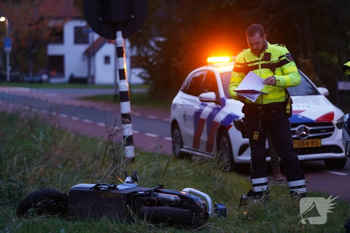 Fietser en scooter botsen op elkaar