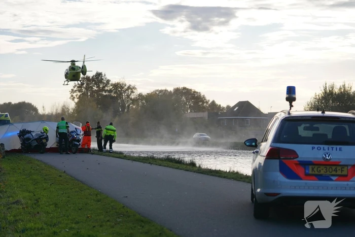 Fietser te water in ernstige situatie