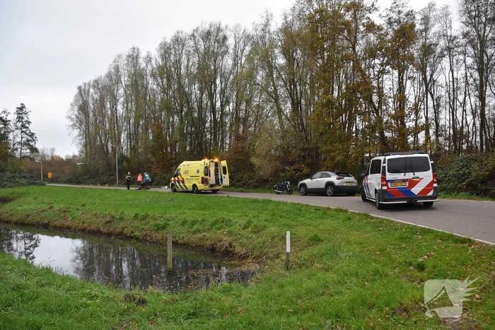 Bromfietser komt ten val