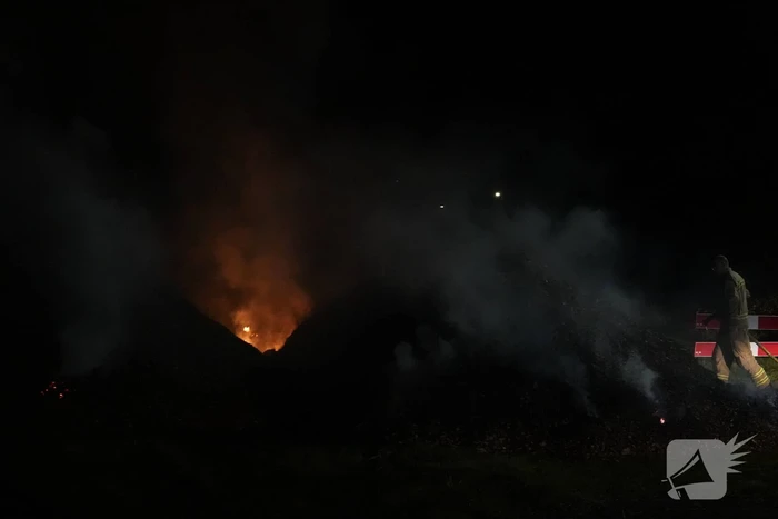 Buitenbrand in houtsnippers opnieuw gewekt