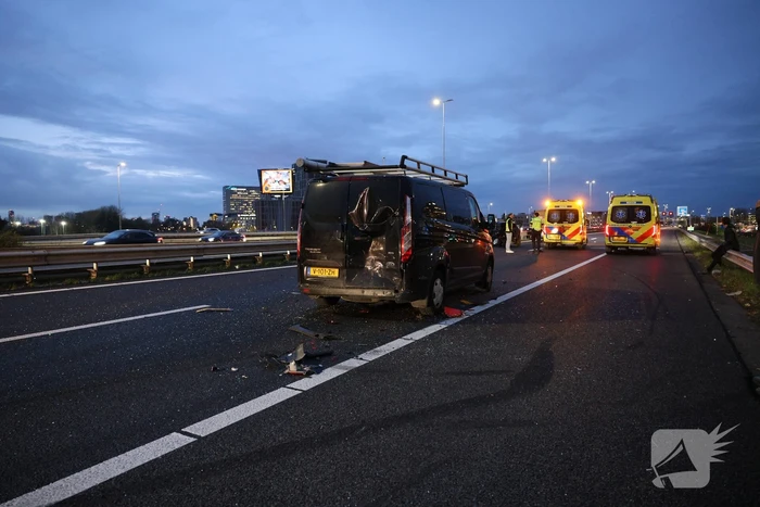 Zwaargewonden bij kettingbotsing op snelweg