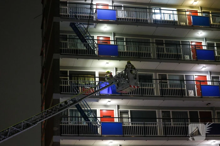 Woningbrand leidt tot ziekenhuisopname en politieonderzoek